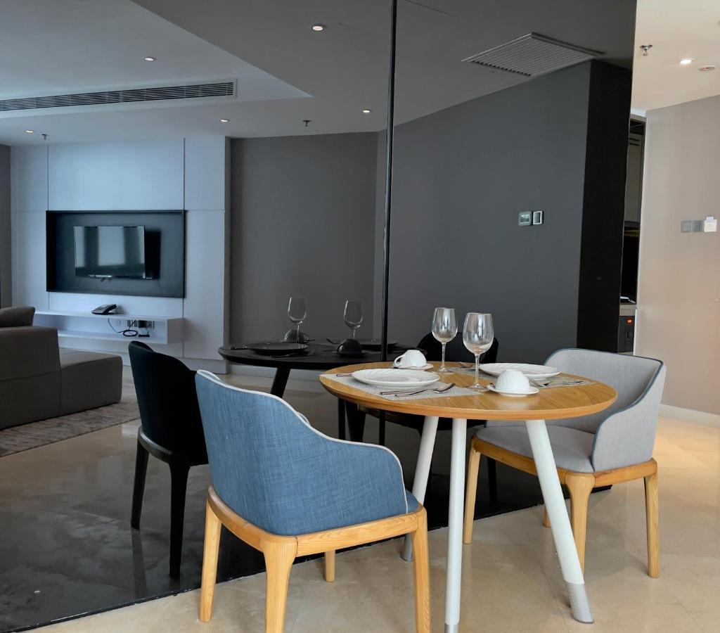Fraser Place Puteri Harbour Nusajaya  Exterior photo A dining room in a condominium