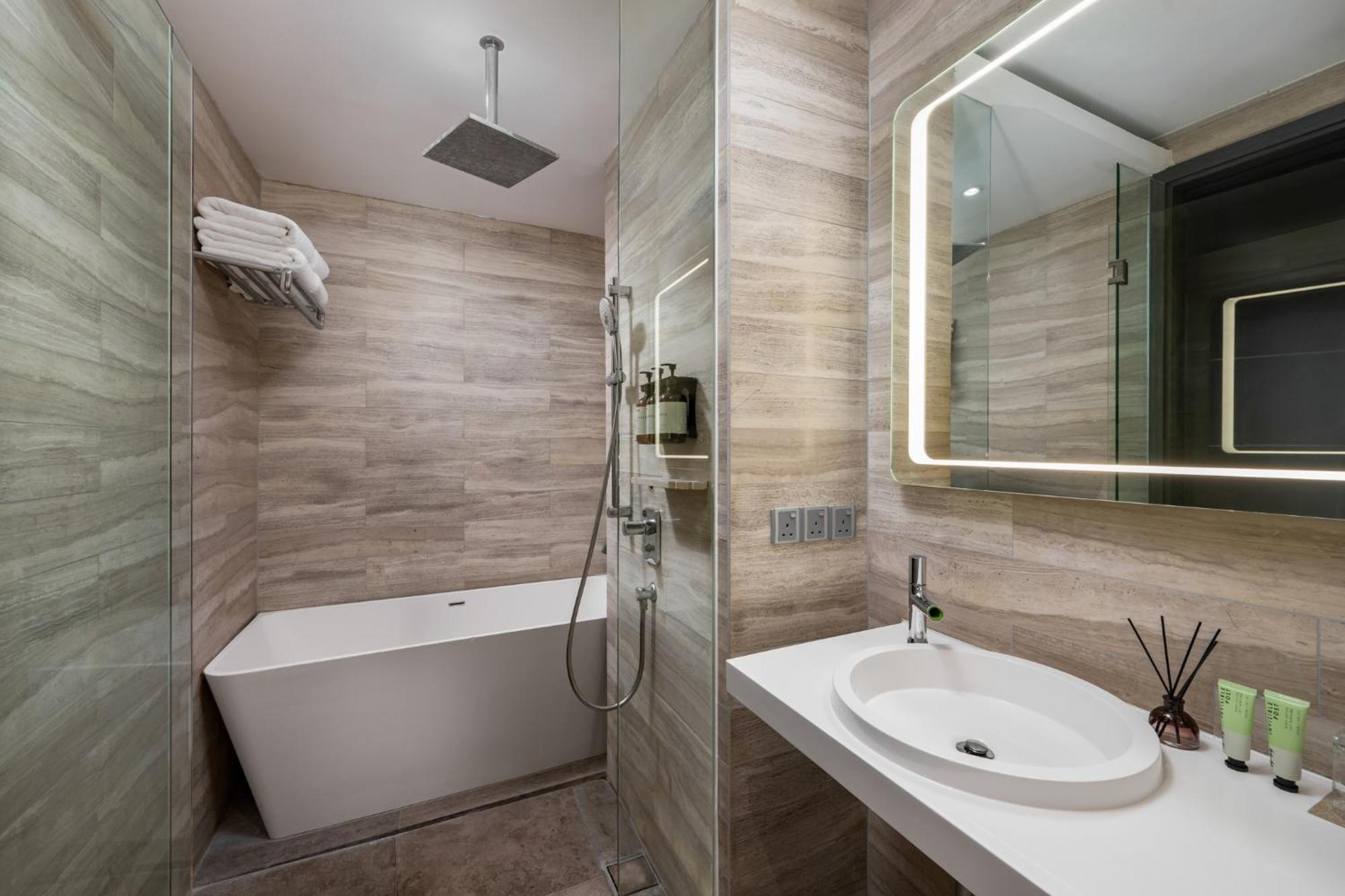 Fraser Place Puteri Harbour Nusajaya  Exterior photo Bathroom